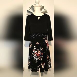 Womens Med. Black Dress Floral Stretchy